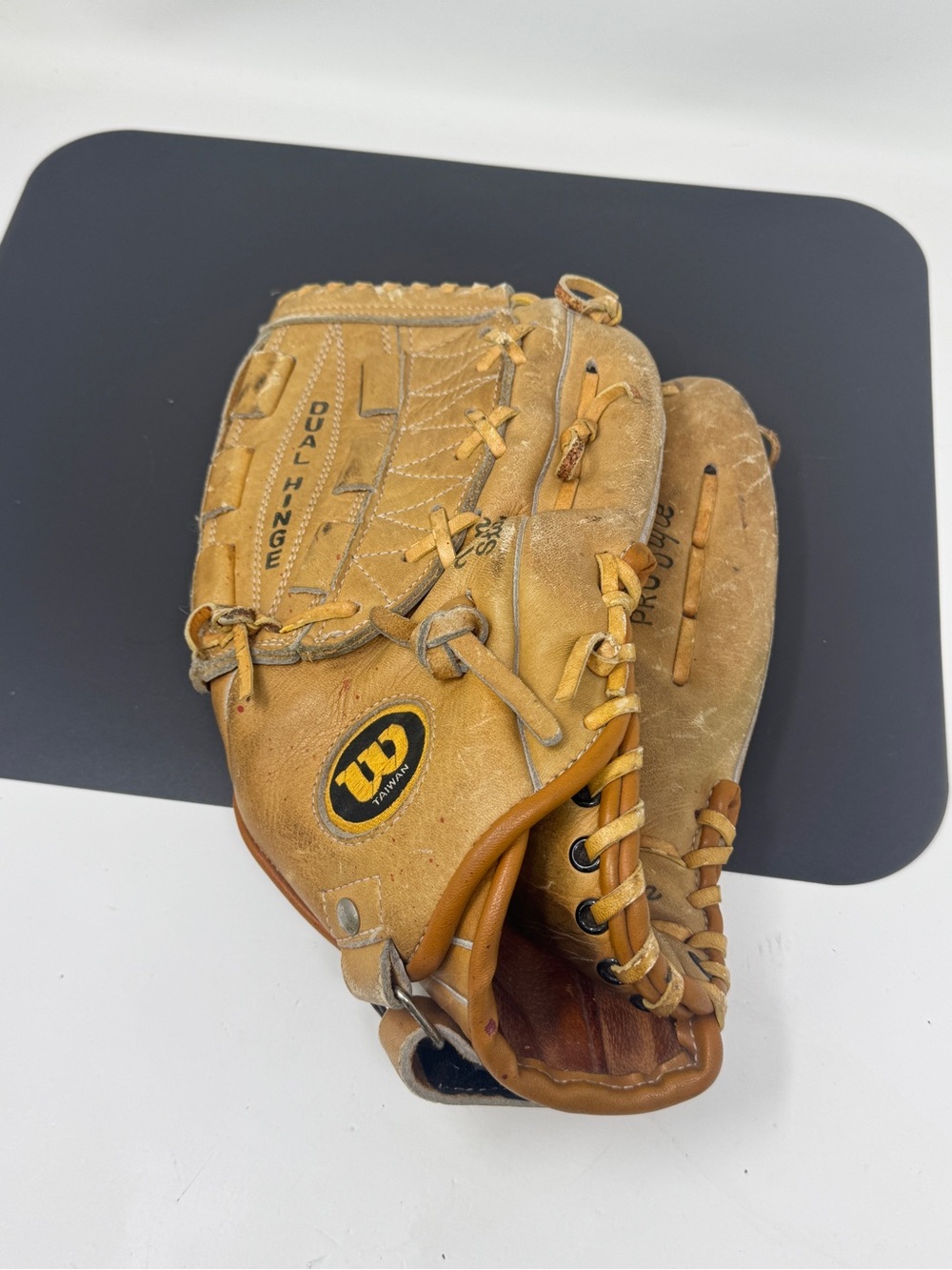 Wilson Ron Guidry Baseball Glove A2234 RHT Pro Style  Glove Mitt/ MLB/ Leather